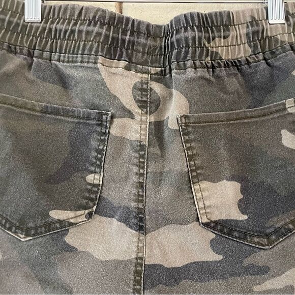 Telepathic Jr Girls Camouflage Cargo Cropped Pants Size 7/28 - Picture 10 of 12